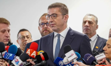Mickoski: Publiku pret përgjigje se si u “riaktualizuan” rastet e PSP-së, për 27 prillin, për Spitalin modular në Tetovë