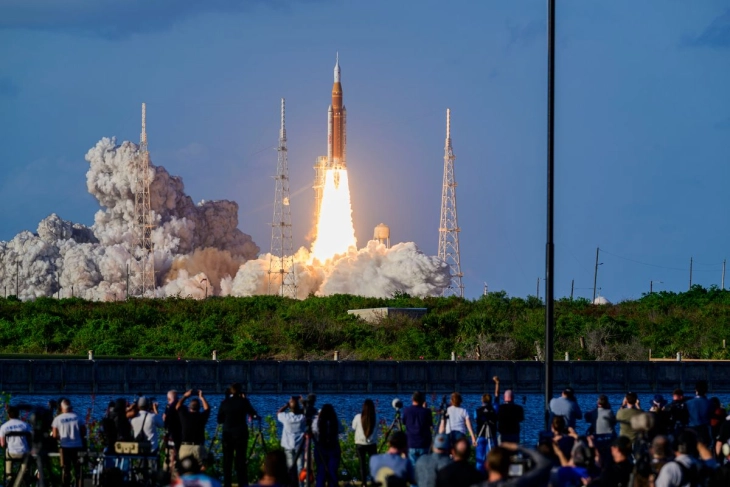 НАСА ја лансираше мисијата Артемис II, прв лет со екипаж кон Месечината по повеќе од половина век