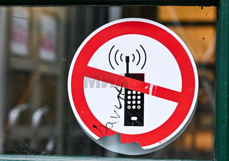 Италија предлага мерки против зависност од социјалните медиуми