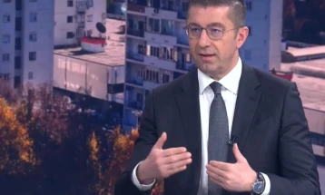 Мицкоски: Во транзицијата од многумина сиромашни, станаа малкумина екстремно богати, затоа има разочарување и иселување, но само дома си е дома