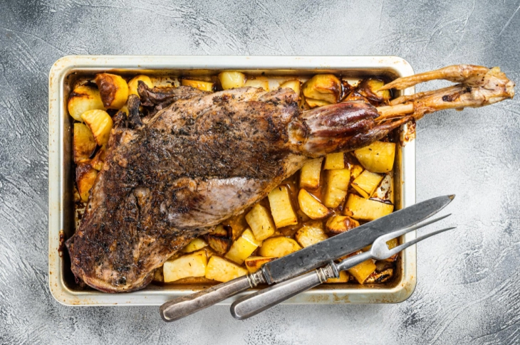 Печено јагнешко бутче