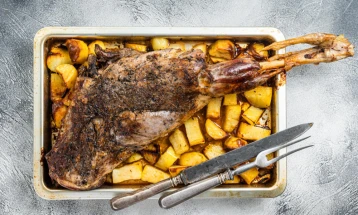 Печено јагнешко бутче