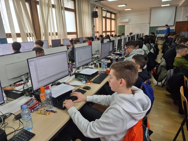 Семос Едукација ги награди младите информатичари со ваучери