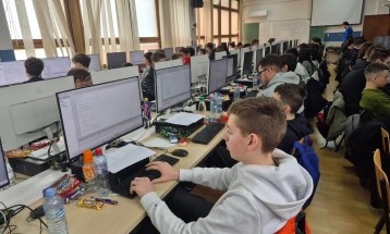 Семос Едукација ги награди младите информатичари со ваучери