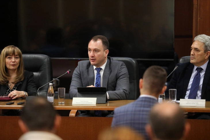 Андоновски: ВИ не е ни закана, ниту магично решение, да ја гледаме како алатка што бара знаење, вредности, визија и соработка