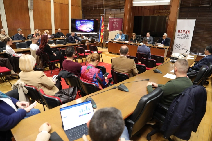 Истражување: Основците по неколку часа на ден гледаат содржини на телефон, до осмо одделение речиси престануваат да читаат книги 