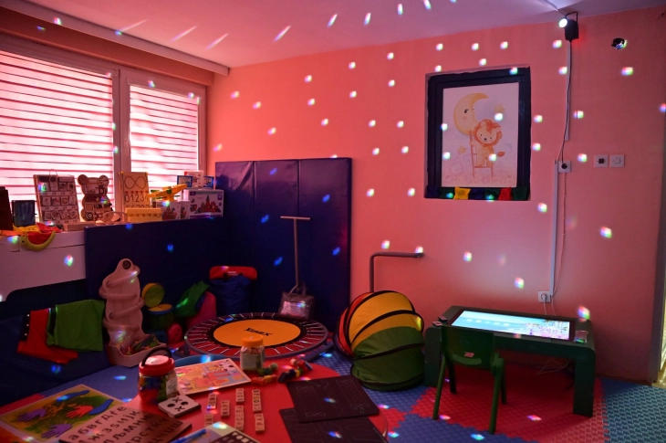 Градоначалникот Ѓорѓиевски донираше реквизити за сензорна соба во градинка во Кисела Вода