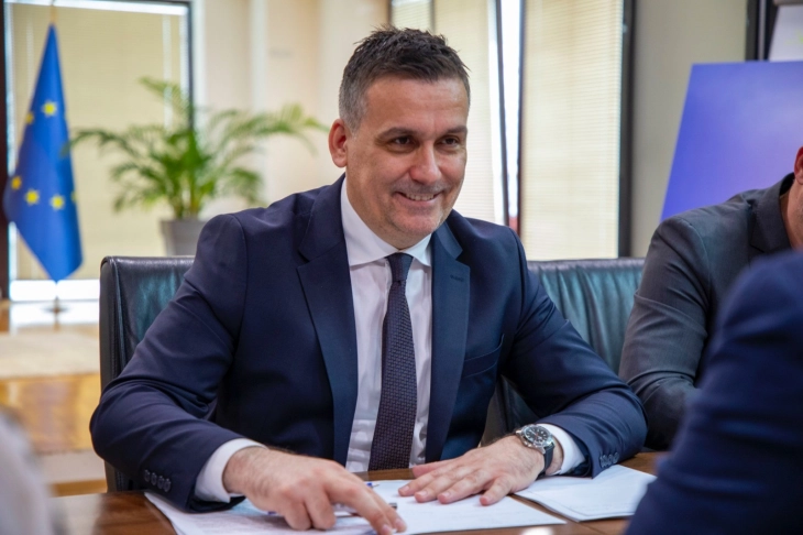 Ministri Hoxha dhe zëvendësministrja Zekolli - Shaqiri për vizitë në Dollnen