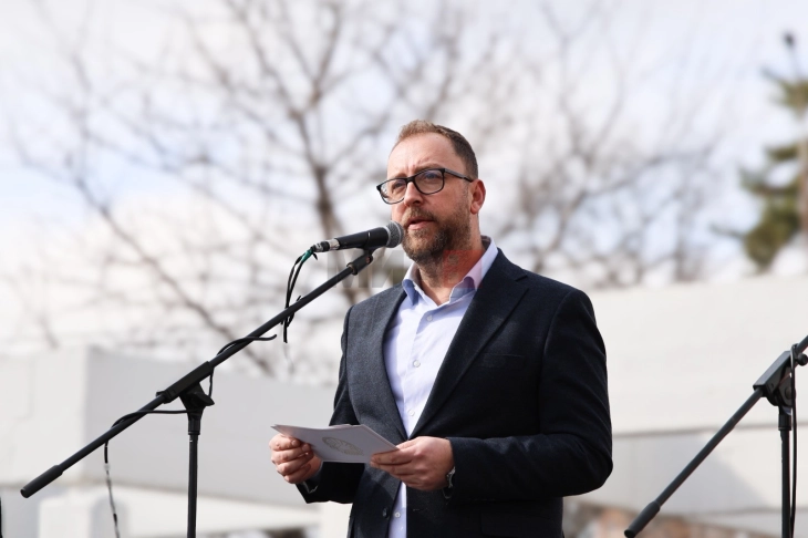 Ministri Lutkov për vizitë në kompleksin e Manastirit në Leshkë