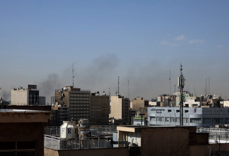 Иран ги таргетира Израел и земјите од Персискиот Залив, пријавени експлозии и во близина на Техеран и Исфахан