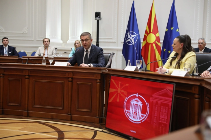 Обраќање на премиерот Мицкоски на потпишувањето меморандум помеѓу ИНОВА и државните универзитети (во живо)