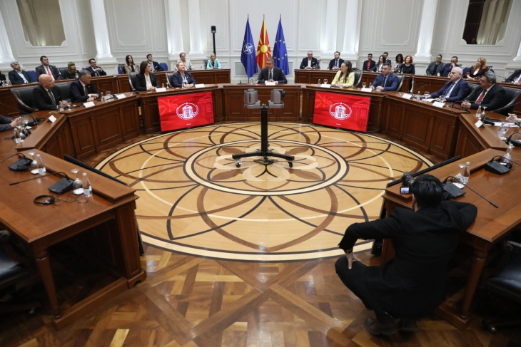 Се продлабочува соработката на универзитетите, институциите и бизнис-секторот - потпишан меморандум меѓу ИНОВА и државните универзитети