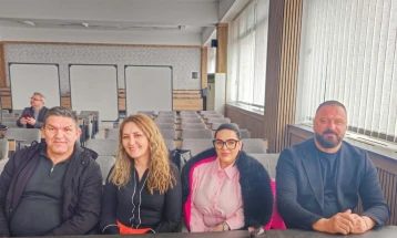 Претседателот на Советот на Општина Делчево и советници на обука за зајакнување на општинските совети