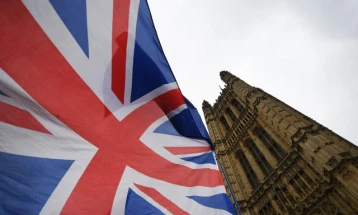 Тројца мажи треба да се појават на суд поради наводно палење на еврејски амбулантни возила во Лондон