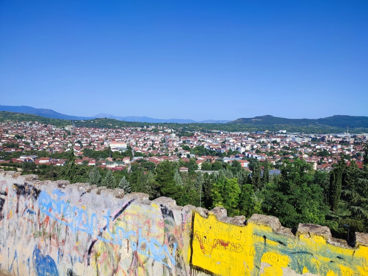 Се чистат спомен-обележјата во Кавадарци