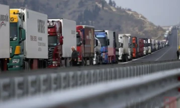 Bisedimet për zgjidhjen e problemit të transportuesve për hyrje dhe dalje nga BE-ja zhvillohen mirë, thotë Nikolloski