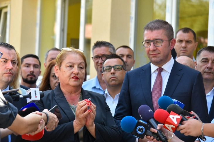 Të gjitha institutet që gjenerojnë cilësi të jenë të qetë, por nuk ka tolerancë për institute nëpër bastore dhe gjymtimin arsimit të lartë, tha Mickoski