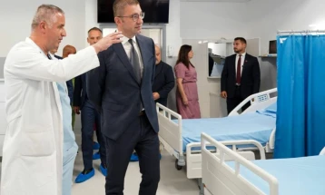 Mickoski në lëshimin në përdorim të sallave të rikonstruktuara kirurgjikale në Qendrën Klinike “Nënë Tereza”