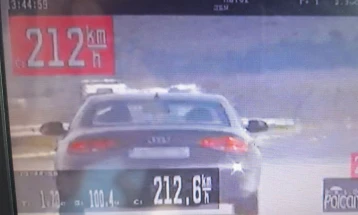 Tри лица приведени во акциска контрола на Мобилната единица при МВР, одземени четири возила