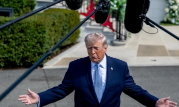 Трамп: Утрешниот рок за постигнување договор со Иран е конечен