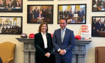 Стратешка енергетска соработка: Божиновска на средба во Белата куќа со советник на Трамп и висок функционер од Националниот совет за енергетска доминација на САД