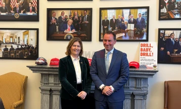 Bashkëpunim energjetik strategjik: Bozhinovska në takim në Shtëpinë e Bardhë me këshilltarin e Trampit dhe funksionar i lartë nga Këshilli Kombëtar për Dominim Energjetik të ShBA-së