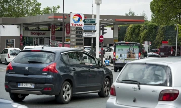 Речиси една петтина од француските бензински пумпи останаа без гориво