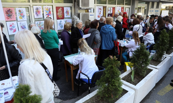 На стотици граѓани им се извршени бесплатни превентивни прегледи пред ЗД „Железничар“ по повод Светскиот ден на здравјето