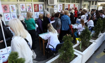 На стотици граѓани им се извршени бесплатни превентивни прегледи пред ЗД „Железничар“ по повод Светскиот ден на здравјето