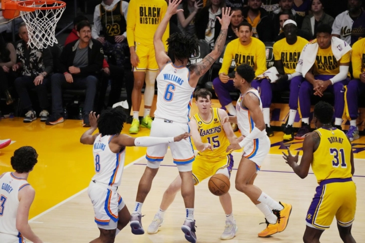 Оклахома ги декласира Лејкерс кои беа без Дончиќ и Џејмс