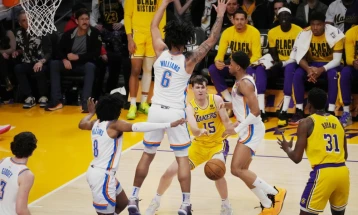 Оклахома ги декласира Лејкерс кои беа без Дончиќ и Џејмс