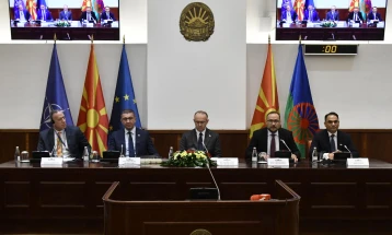 Мицкоски по повод Денот на Ромите: Ова не е ден само на зборови, туку и на одлуки, нашата визија почнува со образование што ќе биде достапно за секое ромско дете