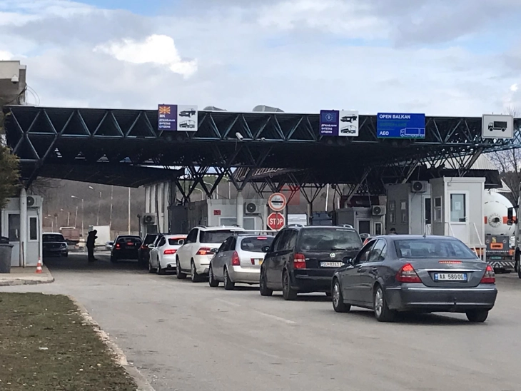 Зголемена фреквенцијата на Ќафасан, Албанците од соседството по гориво и храна во државата