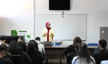 Në Fakultetin Juridik të UT-së u mbajt trajnim për standardet e shkrimit të dokumenteve juridike