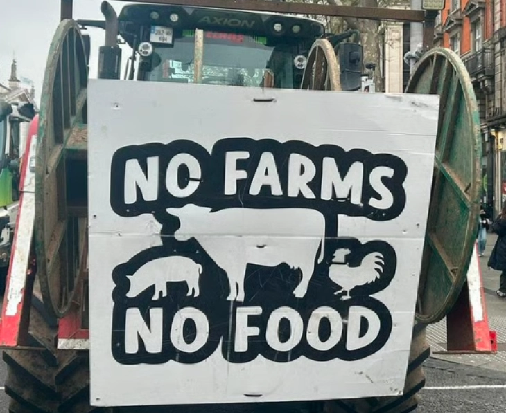 Протести во Ирска: блокирани патишта поради високите цени на горивата