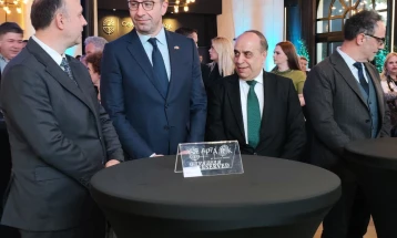 Мицкоски на одбележување на Меѓународниот ден на Ромите: Ромската заедница е дел од нашата држава, не само формално, туку суштински, таа е дел од нашата историја и култура