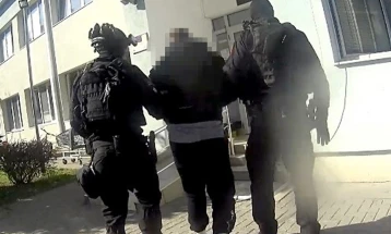 Приведени тројца скопјани барани со потерница