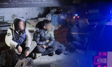 МВР: Приведени две лица откако во возило се пронајдени мигранти