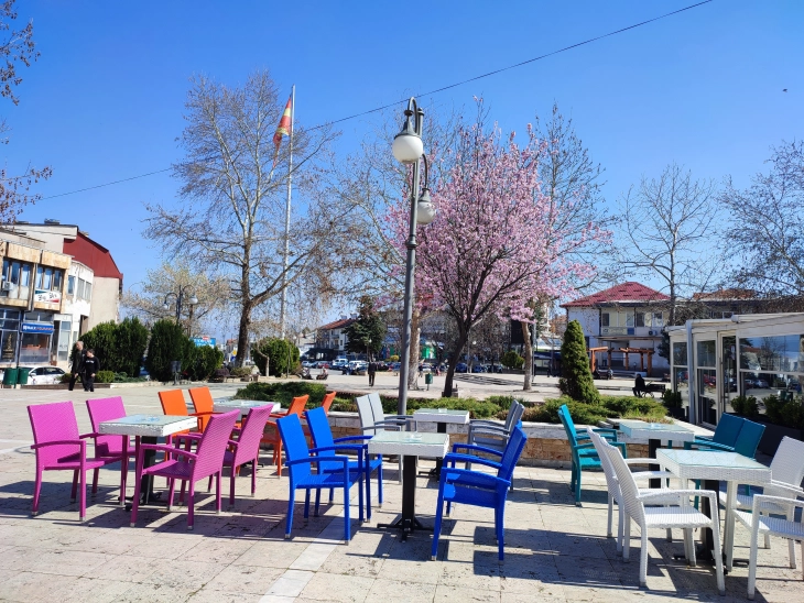 Променливо облачно време со сончеви периоди за празниците