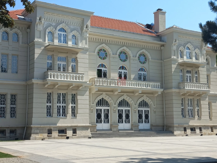 Фестивал на вино, музика и урбано дружење на платото пред Офицерски дом во Битола