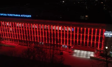 Зградата на БТА осветлена во црвена боја за Велики петок