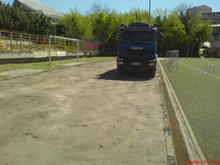 Започна реконструкцијата на атлетската патека на Градскиот фудбалски стадион „Зоран Паунов“ во Велес.