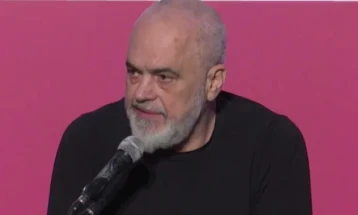 Berisha pretendon se 9 vende po e bllokojnë Shqipërinë në procesin e integrimit evropian, Rama i thotë të presë deri në maj