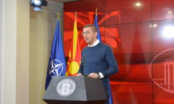 Mickoski: Presim që dizeli të lirohet për 2,5 denarë, ndërsa benzinat për 1,5 denarë, mbetemi vendi me çmimet më të ulëta (PLT)