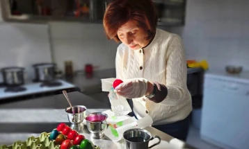 Сиљановска - Давкова: Чинот на вапцање не е само обичај, туку и момент на семејна блискост и духовна подготовка за најголемиот христијански празник