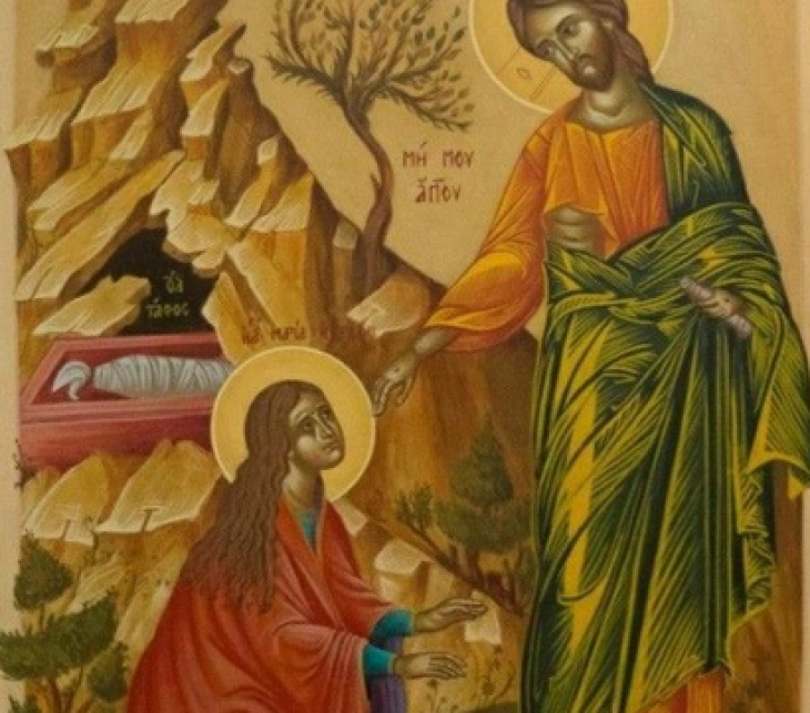 Тројца евангелисти сведочат дека воскреснатиот Исус прво им се јавил на Марија Магдалена и жените кои дошле на празниот гроб, а не на Петар и апостолите