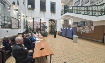 Избори во Унгарија, МИА во Будимпешта: Унгарците поделени на изборниот ден, двете страни очекуваат победа