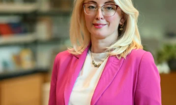 Сајбер-експерт Пендаровска Крстевска за како паметно да ја користиме АИ без да не’ злоупотреби: Прашувајте ги чат ботовите како гостин, со општи форми, скријте си ја локацијата