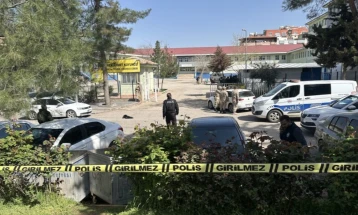 Најмалку 16 лица повредени во пукање во училиште во Турција, напаѓачот се самоубил