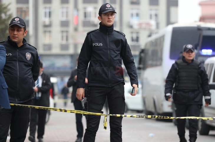 Disa të plagosur nga të shtënat në një shkollë të mesme në Turqi